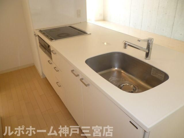 レジディア神戸磯上のキッチン