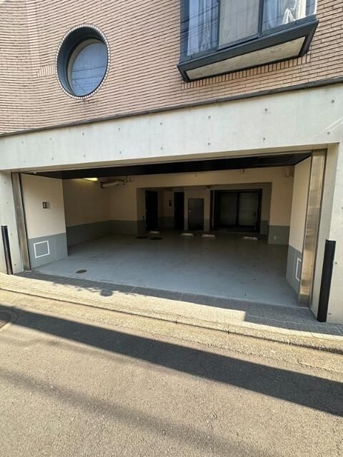 瀬田一丁目貸家の駐車場|駐車場があるので、車を買う予定の方も安心です