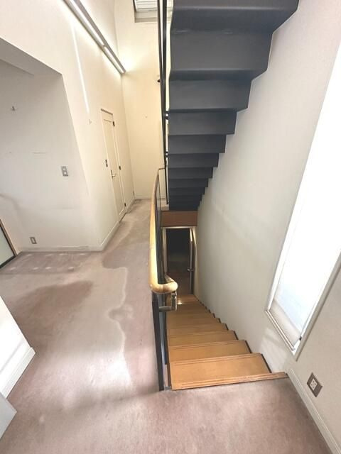 瀬田一丁目貸家の寝室|広くて明るい寝室