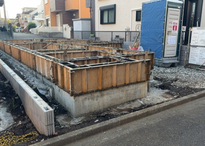 【外観】 | 古淵新築戸建 | 物件の詳細については、現地を見てわかること以外に、役所や法務局などで調べないとわからないことがあります。そのため、現地に行く場合は、もしこの物件を買ったらどのような生活ができるかをイメージしましょう。