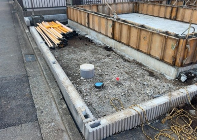 【庭】 | 古淵新築戸建 | 庭があることでガーデニングや家庭菜園はもちろん、こどもの遊び場やペットを放して遊ぶことができます。また、家の周囲に余裕があるということです。隣地との間があれば、十分な日当たりと、風通しが確保できます。