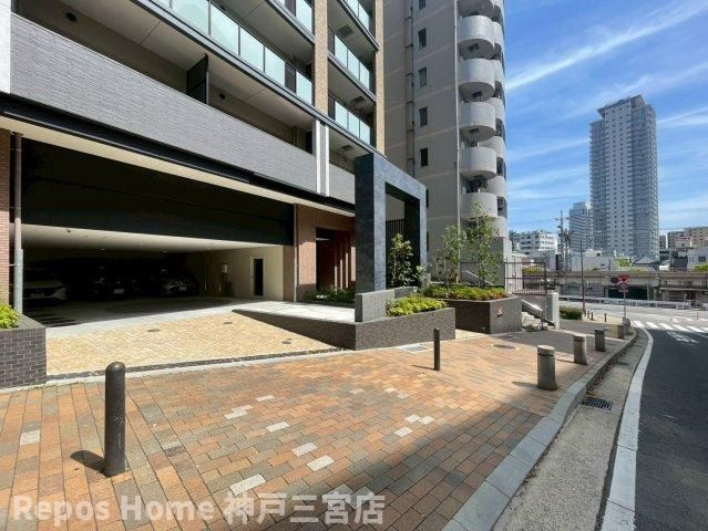 ワコーレ神戸元町I'zの駐車場