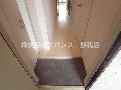 【玄関】 | マルベリー千葉寺 | 収納もある玄関です