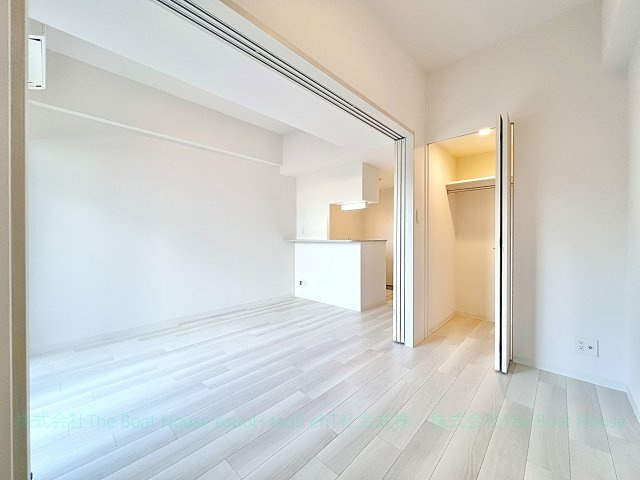エスプレイス名古屋神宮前の洋室