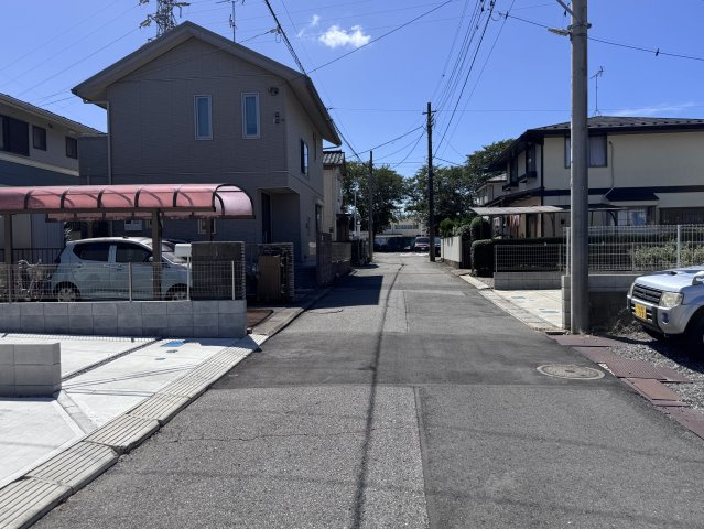 柏市豊四季新築戸建【豊小学校：2分】の前面道路含む現地写真|北西側前面道路・幅員約5ｍ