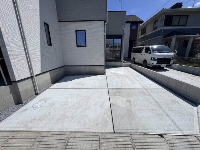 柏市豊四季新築戸建【豊小学校：2分】の駐車場|1号棟駐車スペース・並列2台駐車可