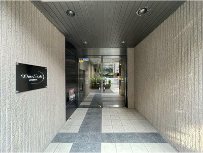 【エントランス】 | デュオスカーラ関内 | 重厚感のある建物デザイン♪