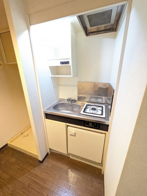 ◆コンパクトなタイプのキッチンです◆※クリーニング前※