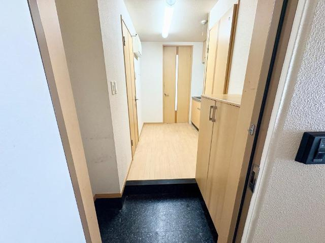 アンベリール上大岡の玄関|別部屋同型タイプ