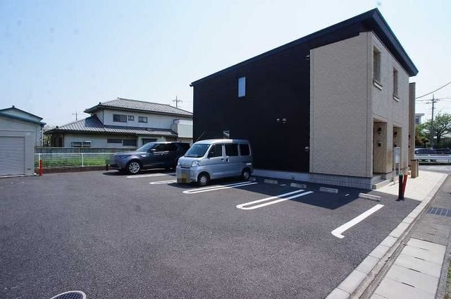エクラの駐車場
