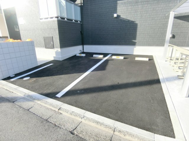 Aira 高蔵寺の駐車場