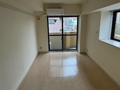 ライオンズマンション東神奈川の洋室