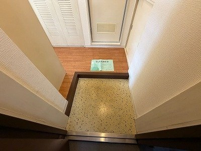 ライオンズマンション東神奈川の玄関