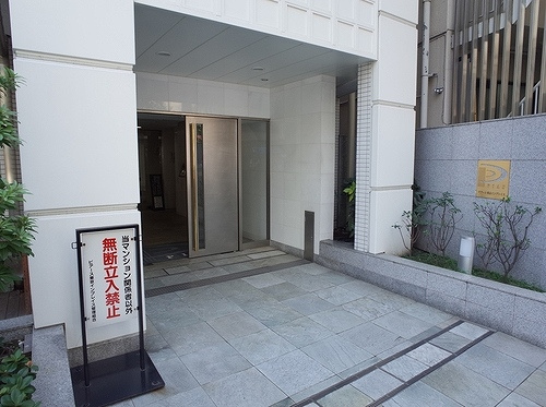 ピアース東京インプレイスのエントランス