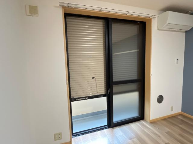 リトルフォレストの内装|シャッター