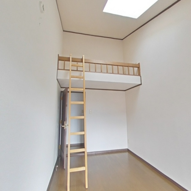 岐阜市北一色９丁目の一戸建ての居間・リビング|ロフト有西洋室