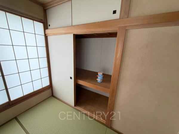 伊勢崎市茂呂町2丁目中古一戸建ての収納|布団も収納し易い仕切り棚付きです。