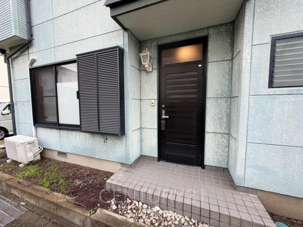 伊勢崎市茂呂町2丁目中古一戸建ての玄関