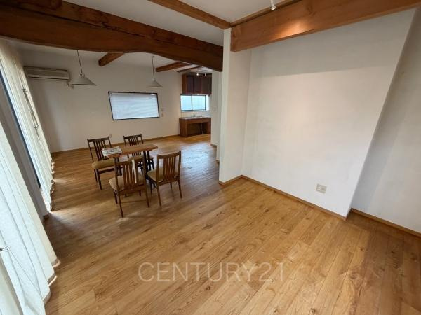 伊勢崎市茂呂町2丁目中古一戸建ての居間・リビング|ダイニングテーブルスペース