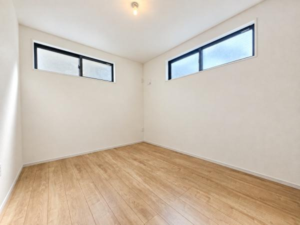 横浜市戸塚区深谷町の新築一戸建の洋室|落ち着きのある洋室です！
休日はこちらでおくつろぎ下さい♪