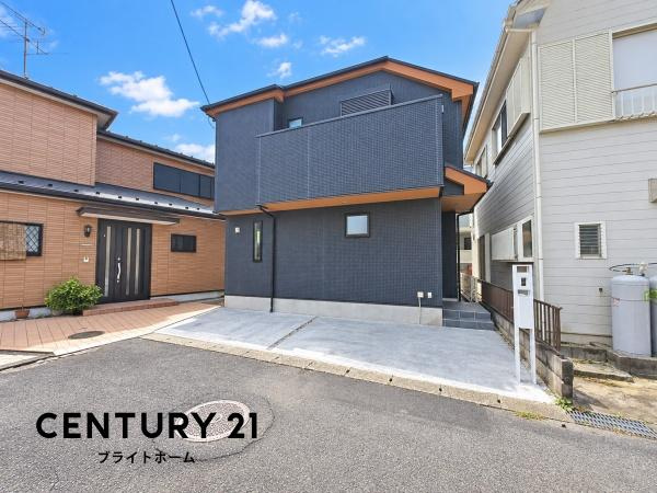 横浜市戸塚区戸塚町の新築一戸建の前面道路含む現地写真|車通りが少ない為、小さなお子様にも安心です。
是非一度、現地へ起こしください。