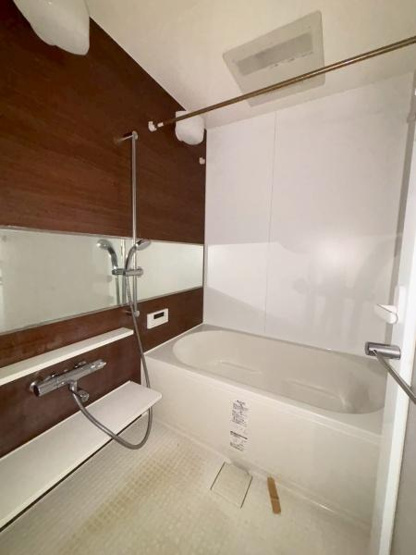 【浴室】 | REGALO | 写真は同タイプの別のお部屋のものです。