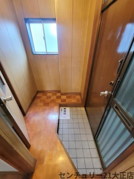 ブランドール大正１の玄関