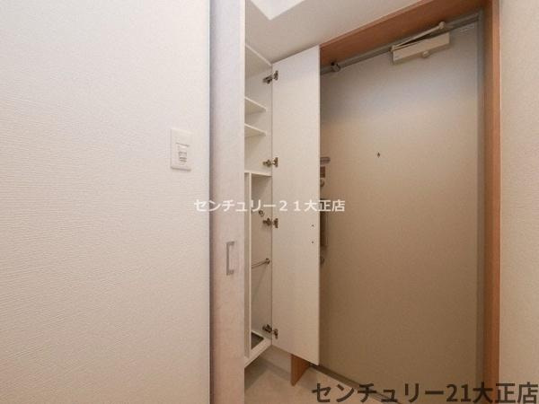 Metrosa弁天町の玄関