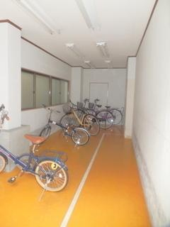 創建泉尾マンションのエントランス|★駐輪場完備★