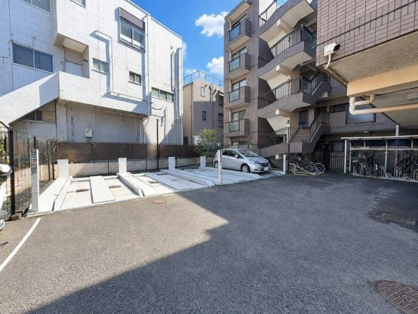 本牧三渓園ヒルズの駐車場