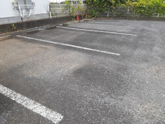 【駐車場】 | グリーンハウスＡ | 駐車場に車を止められます