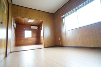 【洋室】 | 須藤川原代町住宅 | 落ち着いた色調の洋室です