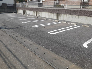 【駐車場】 | ラフレシール | 車をお持ちの方に嬉しい駐車場付きの物件です