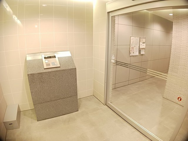 プラジュ千種のエントランス