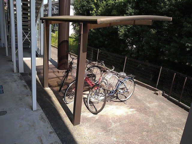 レオパレスマ・フレールのその他|駐輪場　原付＆自転車のみ駐輪可能