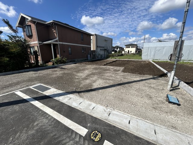 新築　佐波郡玉村町板井　LIGNAGE　6号棟の駐車場|現地写真　駐車スペースは並列2台+1台分可能です！

