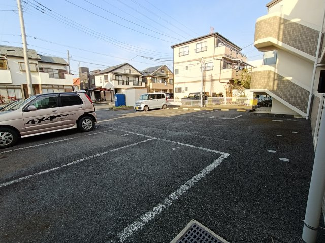川口市北原台１丁目の賃貸マンションの駐車場