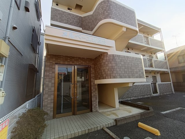 川口市北原台１丁目の賃貸マンションのエントランス