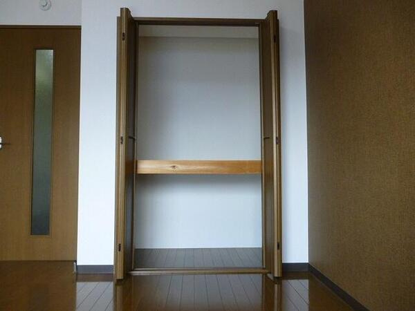 川口市北原台１丁目の賃貸マンションの収納