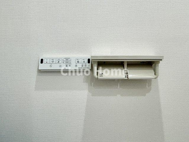 サンシャインハイツの内装|【ウォシュレット】清潔に使いたいお手洗いには最適な設備です。もちろんウォームレットも標準装備です。