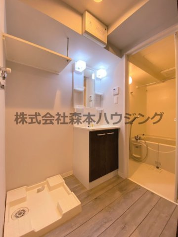 【洗面所】 | 　サンフレンドソラーナ | ※同タイプ別室の写真を使用しています。
　設備内容や色調など相違がある場合は実際のお部屋の現状優先となります。