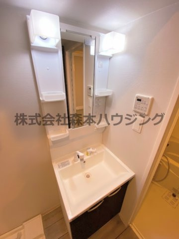 【独立洗面台】 | 　サンフレンドソラーナ | ※同タイプ別室の写真を使用しています。
　設備内容や色調など相違がある場合は実際のお部屋の現状優先となります。