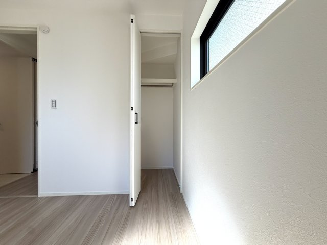越谷市大竹２号棟　新築戸建の収納|整理整頓がしやすいシステム収納。衣類から小物まで一箇所にスッキリ収まります。