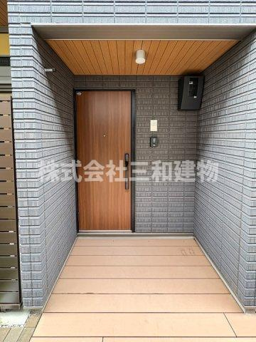 BLOOM COURTの玄関