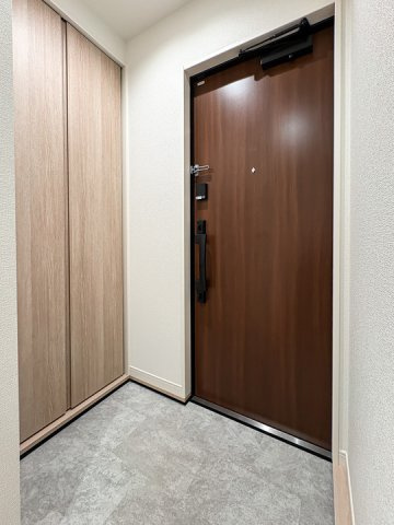 BLOOM COURTの玄関
