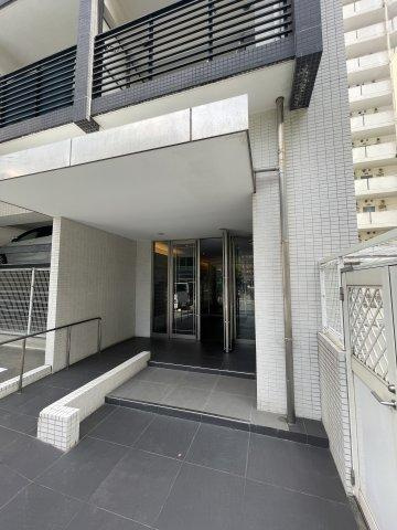 福岡市博多区博多駅東３丁目の賃貸マンションのエントランス