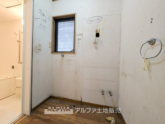 東村山市久米川町2丁目　中古戸建の独立洗面台|【Fresh Vanity】
◆洗髪洗面化粧台◆洗面台は新品交換予定。身支度から日々のお手入れまで使いやすい洗面スペースです。