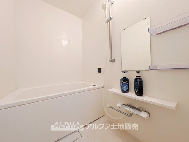 東村山市久米川町2丁目　中古戸建の浴室|【Relaxing Bath】
◆浴室暖房乾燥機◆浴室は新品交換予定。追焚機能や浴室乾燥機も備え、毎日のバスタイムを快適にします。