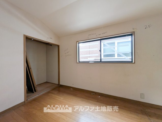 東村山市久米川町2丁目　中古戸建の収納|【Smart Storage】
◆豊富な収納◆全居室収納に加え、床下収納や屋根裏収納も確保。荷物を用途に合わせて整理しやすい住まいです。