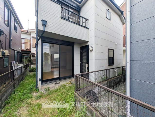 東村山市久米川町2丁目　中古戸建の外観|【Family Residence】
◆戸建住宅◆土地103平米超、建物78平米超の4LDK。縦列で2台駐車できるスペースも確保されています。